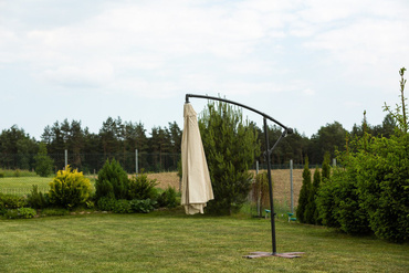 Garden umbrella on the side arm, foldable